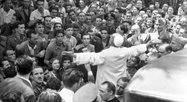 Papa Pacelli a San Lorenzo dopo il bombardamento