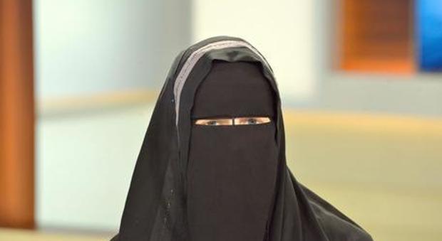In Consiglio regionale scoppia la battaglia su niqab e burqa