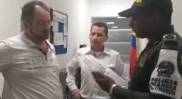 Italiano arrestato in Colombia in aeroporto con la neonata non sua: chi è la bimba e perché era con Mirko Coccato
