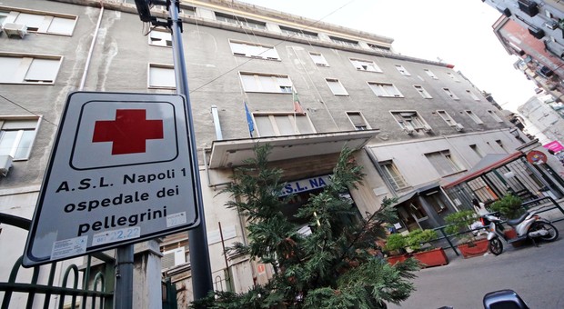 Napoli, 42enne aggredito nella comunità d'accoglienza: «Io, massacrato con una spranga»