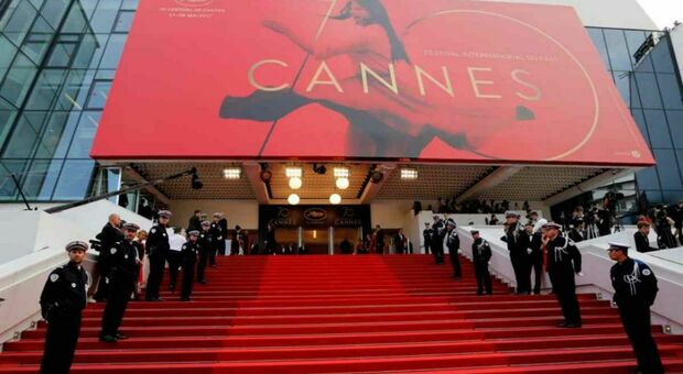 Ucraina, anche il Festival di Cannes si schiera: «Nessuna delegazione russa alla Kermesse del cinema»