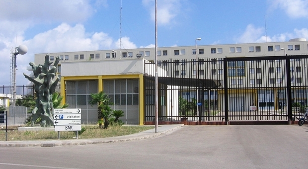 Giardinaggio, fotocopie e facchinaggio: detenuti in Procura, ma per lavorare