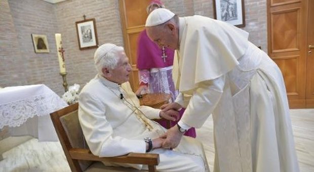 Il day after sul documento bomba scritto da Ratzinger sulla pedofilia, i cardinali si interrogano sulla diarchia