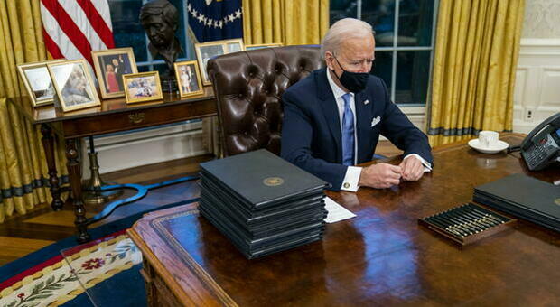 Biden cambia lo Studio Ovale: ecco il suo stile, dai busti alle foto a quel vecchio tappeto