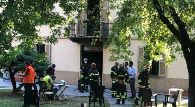 Parma, incendio in casa di riposo per disabili e anziani: morta una 62enne, 11 intossicati
