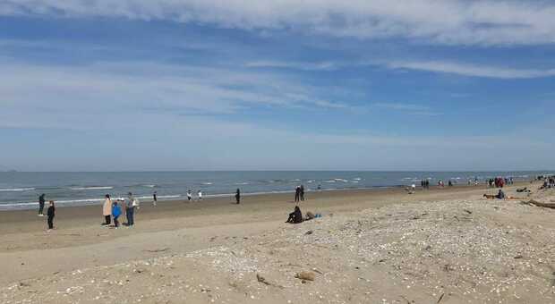 Nonostante il vento molti turisti sulle spiagge del Delta a Pasqua e Pasquetta