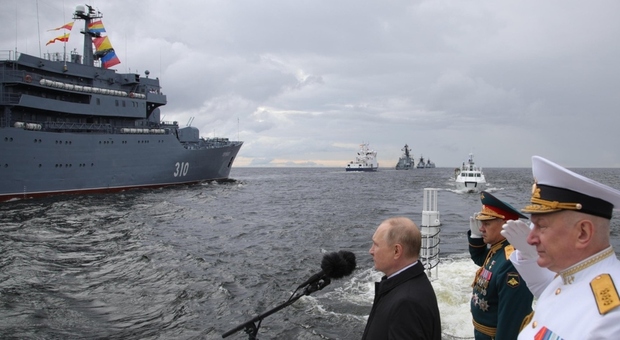 Putin: «Presto missili ipersonici Tsirkon alle truppe». E avverte: «Difenderemo i confini marittimi con ogni mezzo»