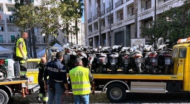 Napoli, controlli ai Quartieri Spagnoli: sequestrati 33 motorini senza assicurazione