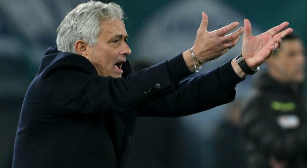 Mourinho, per la Roma è l'anno zero: il tecnico sempre più in bilico dopo i risultati deficitari