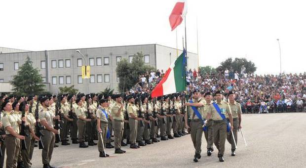 Esercito, giurano a Capua gli 800 volontari del 17esimo Reggimento Addestramento