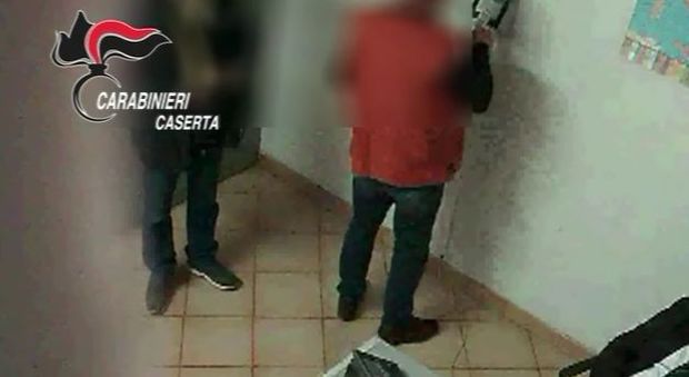 Caserta, sette furbetti del cartellino scoperti dai carabinieri all'Agenzia delle Entrate