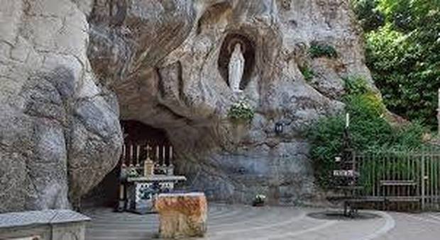 Lourdes riapre da sabato, via libera solo ai singoli pellegrini della regione dei Pirenei