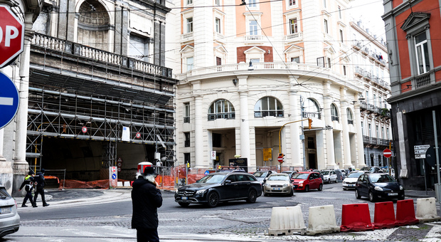 La Galleria Vittoria resta chiusa, de Magistris: «Al lavoro per accelerare i tempi»