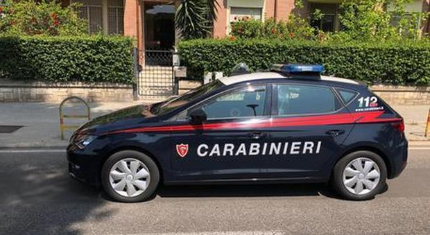 Carabiniere si spara alla testa, suicidio in servizio