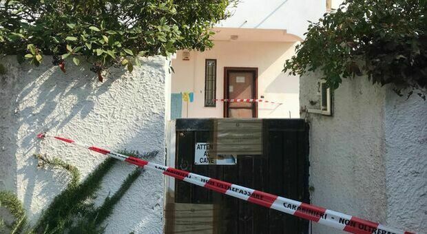 Roma, donna morta in casa a Tor San Lorenzo: ferita alla testa, non si esclude omicidio