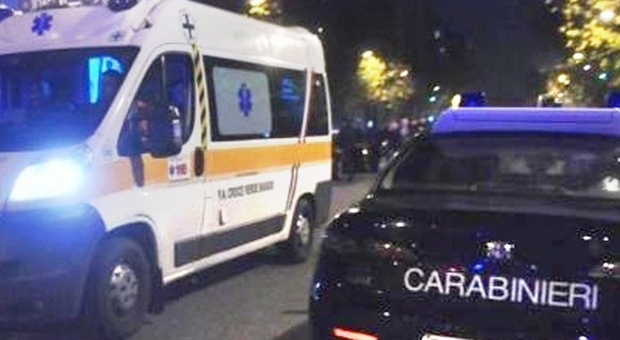 Follia a Napoli, 14enne accoltellato in strada e un 19enne ferito a colpi di arma da fuoco. Spari contro un locale