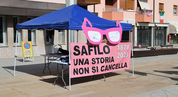 Lo stand Safilo al Giro d'Italia