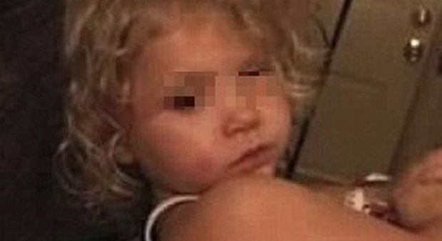 Usa, bimba di 3 anni infilata in lavatrice dal babysitter 14enne: arrestato il ragazzo