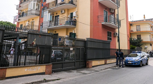 Camorra a Napoli, esplosione a Ponticelli: ferita una donna con il figlio di 14 anni