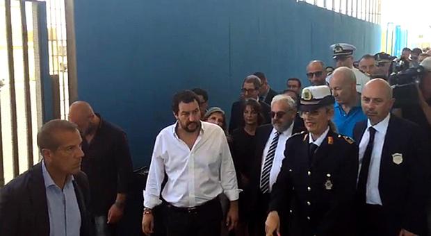Migranti, la Tunisia convocaca l'ambasciatore italiano: «Profondo stupore per le parole di Salvini»