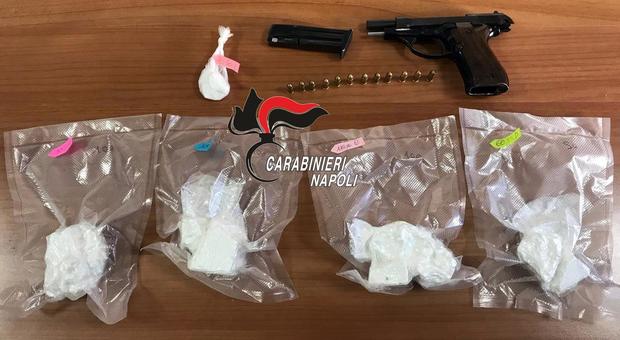 Cerca di fuggire con una pistola e 420 grammi di coca: catturato pusher armato nel Napoletano