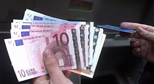 Prelievi di 5mila euro col bancomat dell'anziano: badante condannata