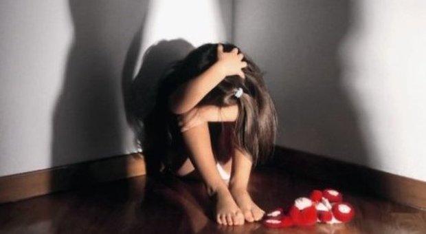 Molesta per un anno la figlia 14enne della compagna: fermato