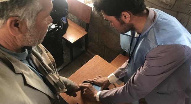Elezioni in Afghanistan tra sangue e frodi: più di 4 milioni di cittadini al voto