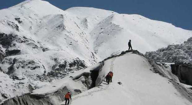 K2, due altoatesini in vetta, operato in quota un pakistano ferito
