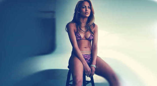La svolta sexy di J. Lo: foto hot su Instagram. «Fa freddo, rivoglio l'estate»