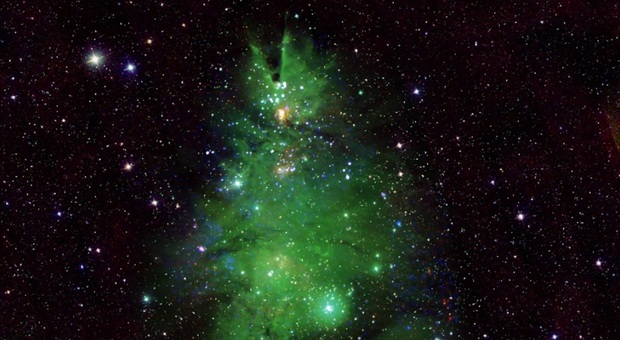 Albero di Natale nello spazio, le immagini dell'ammasso di galassie “Christmas Tree" a 2.500 anni luce dalla Terra