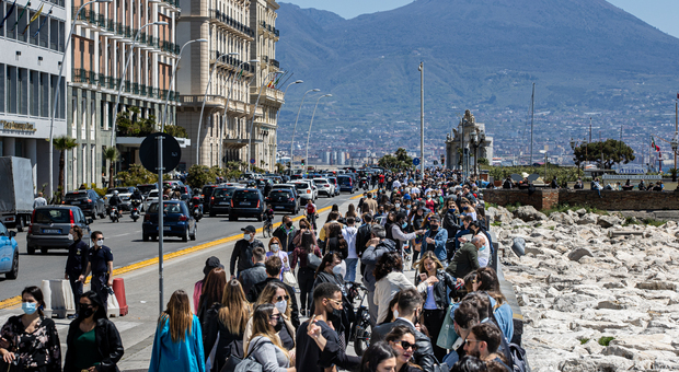 Covid in Campania, il pasticcio dei dati: non cancellati 56mila ex positivi
