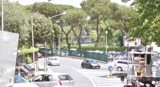 Roma, schianto vicino al Canottieri Aniene, perde controllo moto e finisce contro muro: muore 31enne