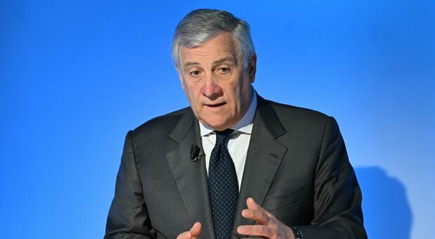 Tajani: «Il 25 aprile ripartiamo dal discorso del Cav a Onna. Sarò alle Fosse Ardeatine, la Resistenza è stata plurale»