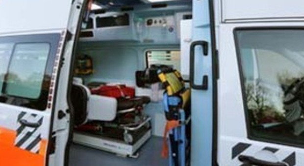 https://statics.cedscdn.it/photos/MED/59/14/8365914_20173000_ambulanza_ultimissime_news_cosa_succcesso_oggi.jpg