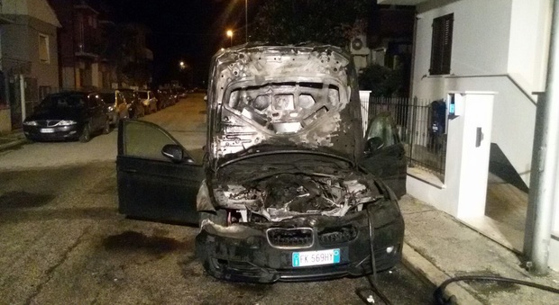 Civitanova, auto bruciate nella notte: c'è la firma di più di un piromane