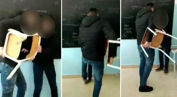 Lecce, bulli a scuola umiliano 17enne: la sua maglietta per pulire lavagna VIDEO