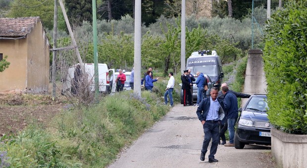 Due suicidi in poche ore: madre s'impicca, ex carabiniere si spara