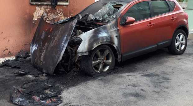 Bruciata l’auto ad un 48enne: era in carcere dopo l’omicidio di un giovane