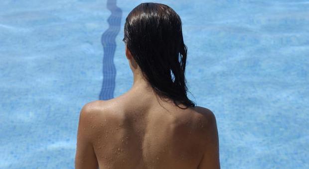 Barcellona, topless libero nelle piscine pubbliche