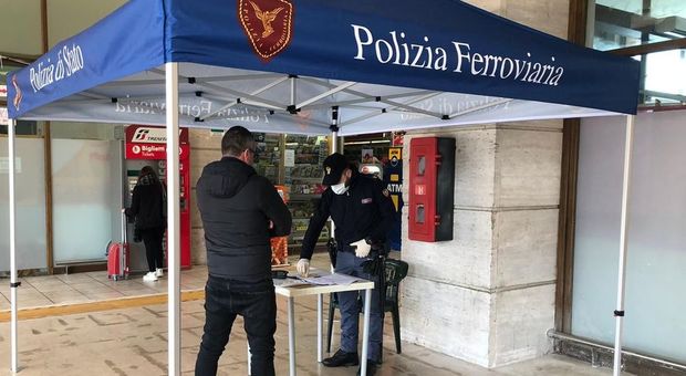 Tenta di lanciarsi sotto il "Venezia-Udine": salvata da agenti fuori servizio
