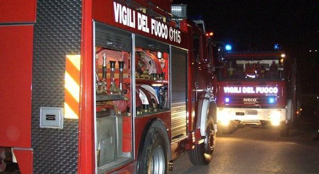 Torino, scoppia incendio in azienda chimica: 3 pompieri ustionati