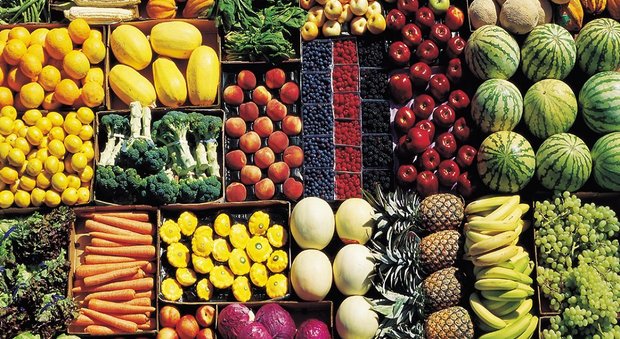 Frutta e verdura fanno bene, ma attenzione ai colori: i consigli della nutrizionista