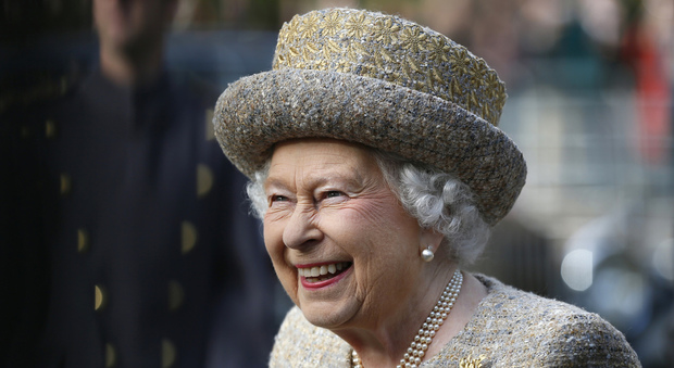 La regina Elisabetta celebra i 90 anni con un libro: uscirà ad aprile