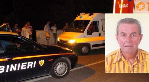 Di notte in auto contro il parapetto di un ponticello: muore a 68 anni