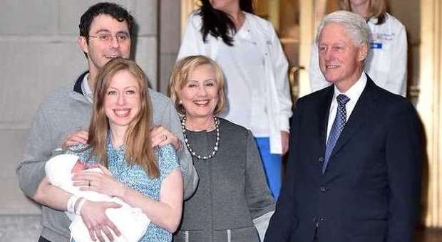 Chelsea Clinton torna a casa con la piccola Charlotte