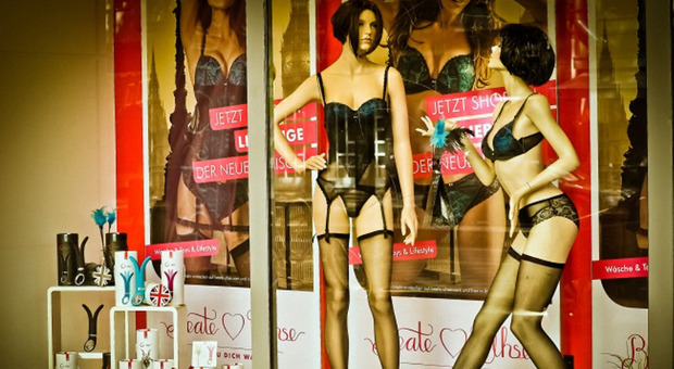 Sorrento mette al bando i sexy shop