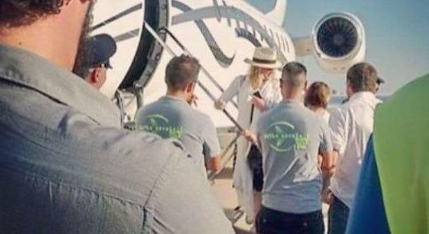 Madonna in partenza dall'aeroporto di Brindisi