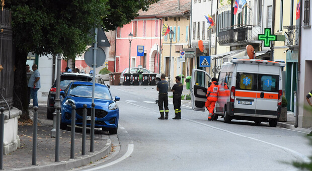 Barricato in casa, l'ingegnere Luca Orlandi ha deciso di consegnare le armi ai carabinieri