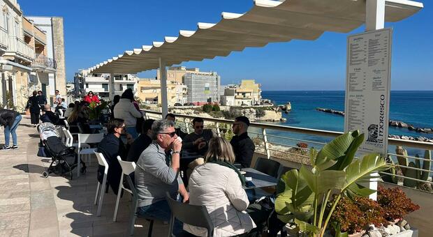 Ieri Otranto pullulava di turisti. Tutti pieni i pochi locali che erano aperti